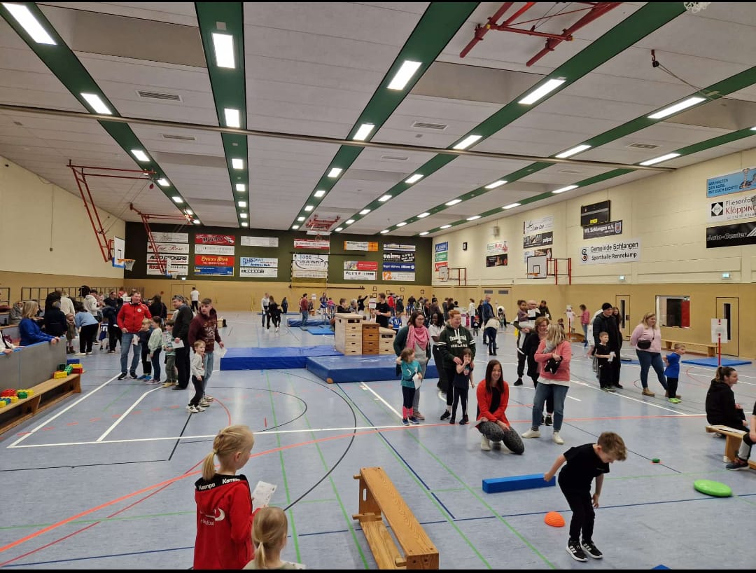 Du betrachtest gerade Volle Sporthalle beim KIBAZ 2025