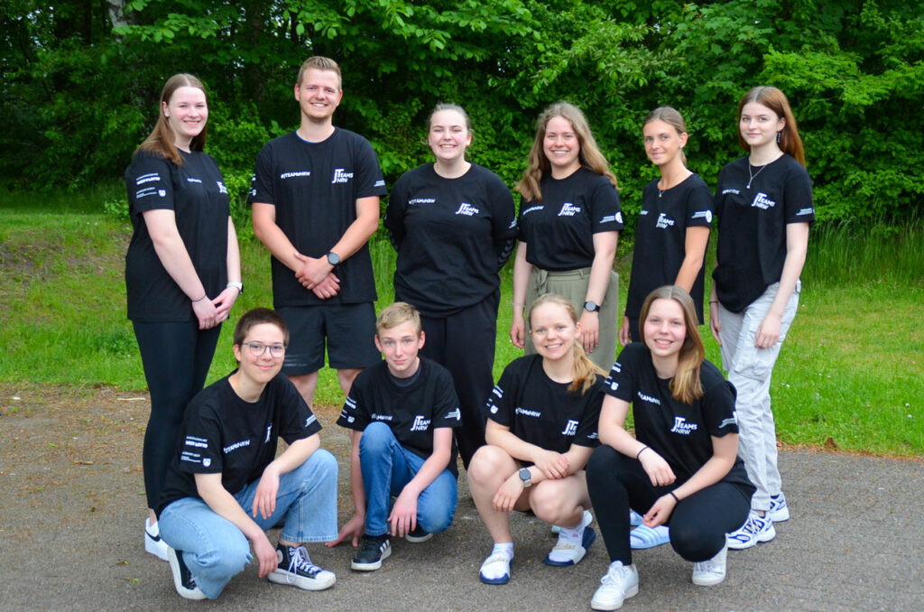 Unser J-Team
hinten (von links): Lenja, Marius, Wiebke, Mara, Marie & Merle
vorne (von links): Noa, Oliver, Marleen & Natalia